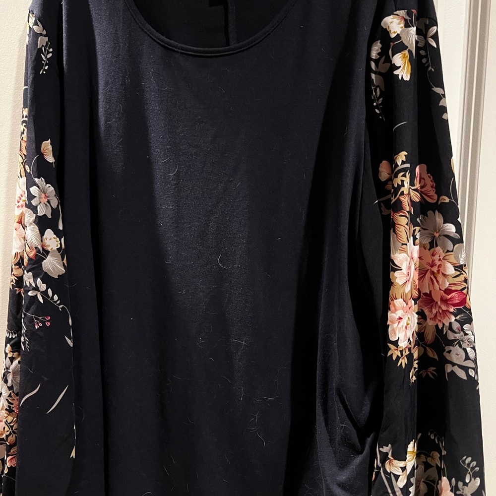 Black Floral-Sleeve Women's Top